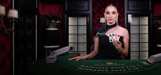Antarmuka permainan Microgaming di lmb88 menampilkan berbagai judul slot dan live games
